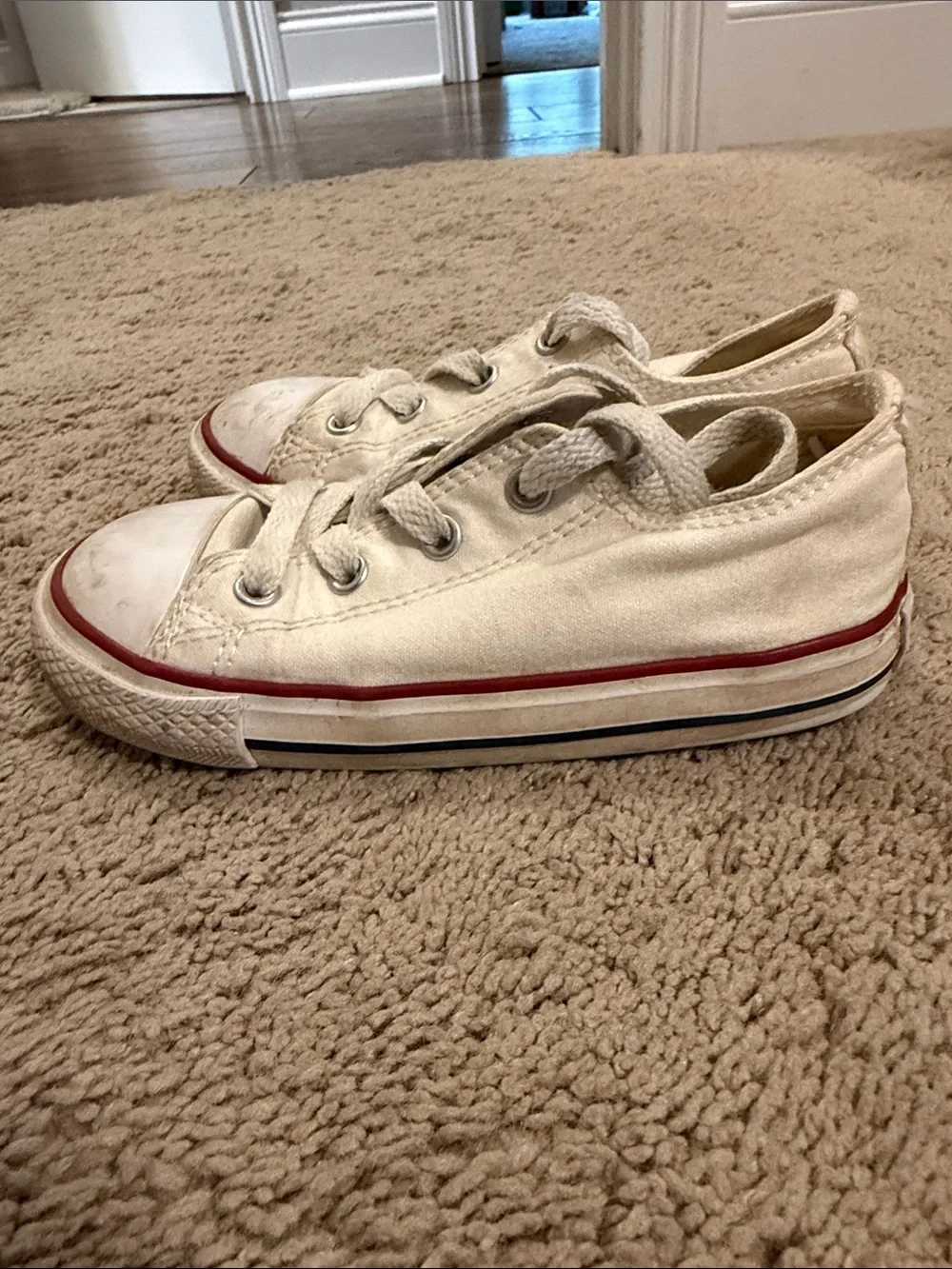 Converse Kids Low-Top Canvas Sneakers in Off-White with Red Trim